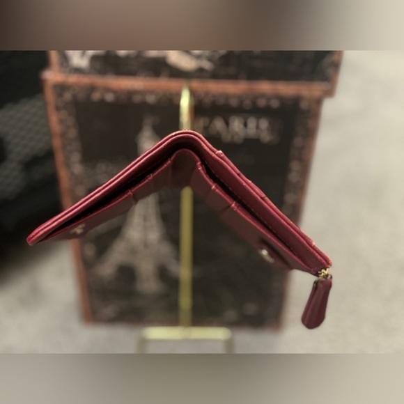 Steve Madden Burgundy Wallet GUC - Picture 7 of 7